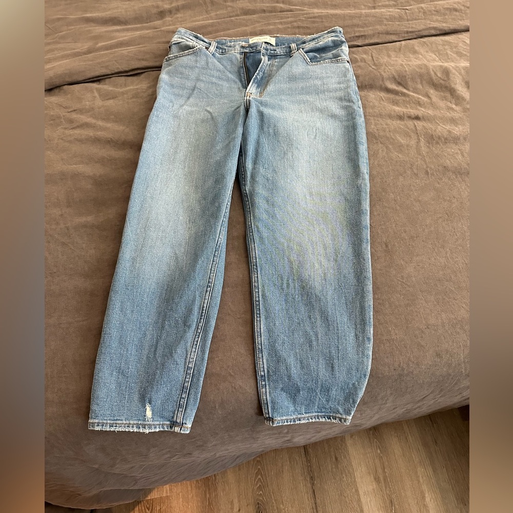 Abercrombie & Fitch Jeans - The Mom High Rise - Size 10 Short